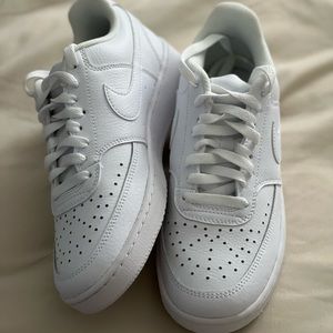 Nike court vision low women size 7